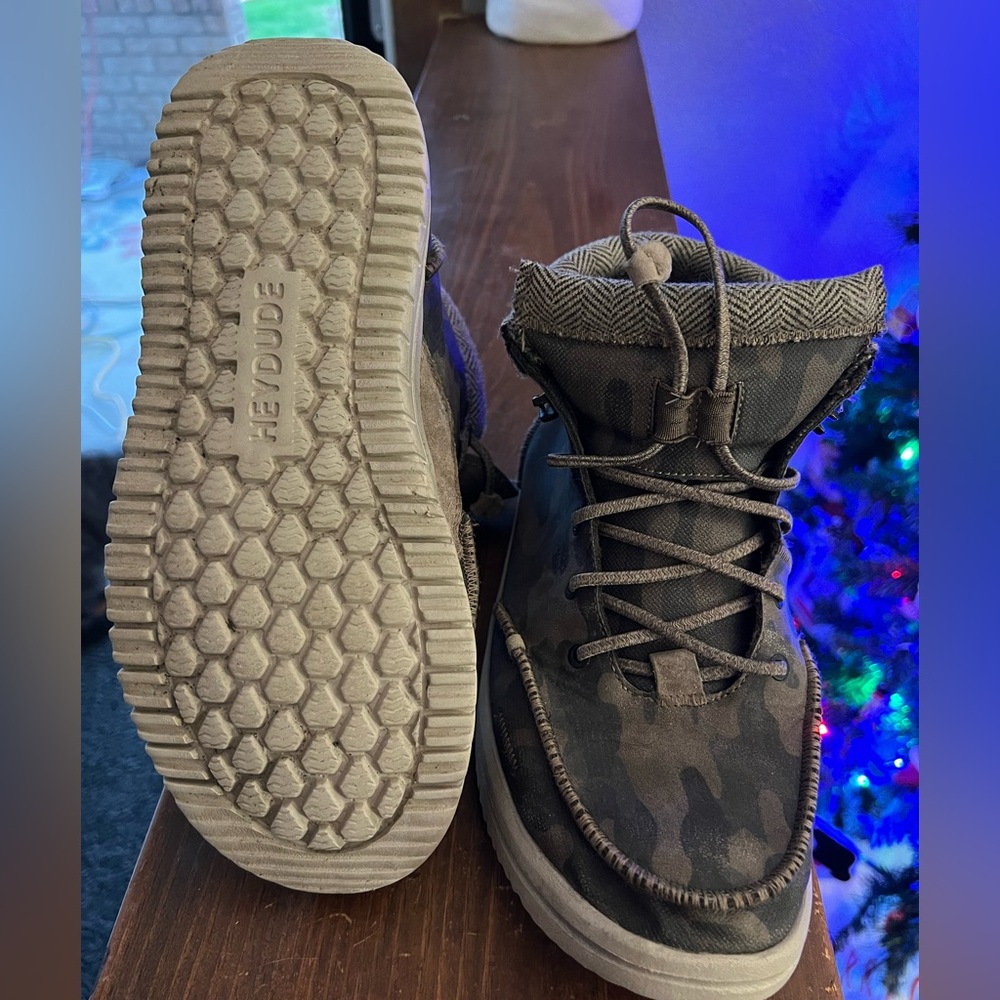Hey Dude Camo boot!   Size 9. Lightly Worn.